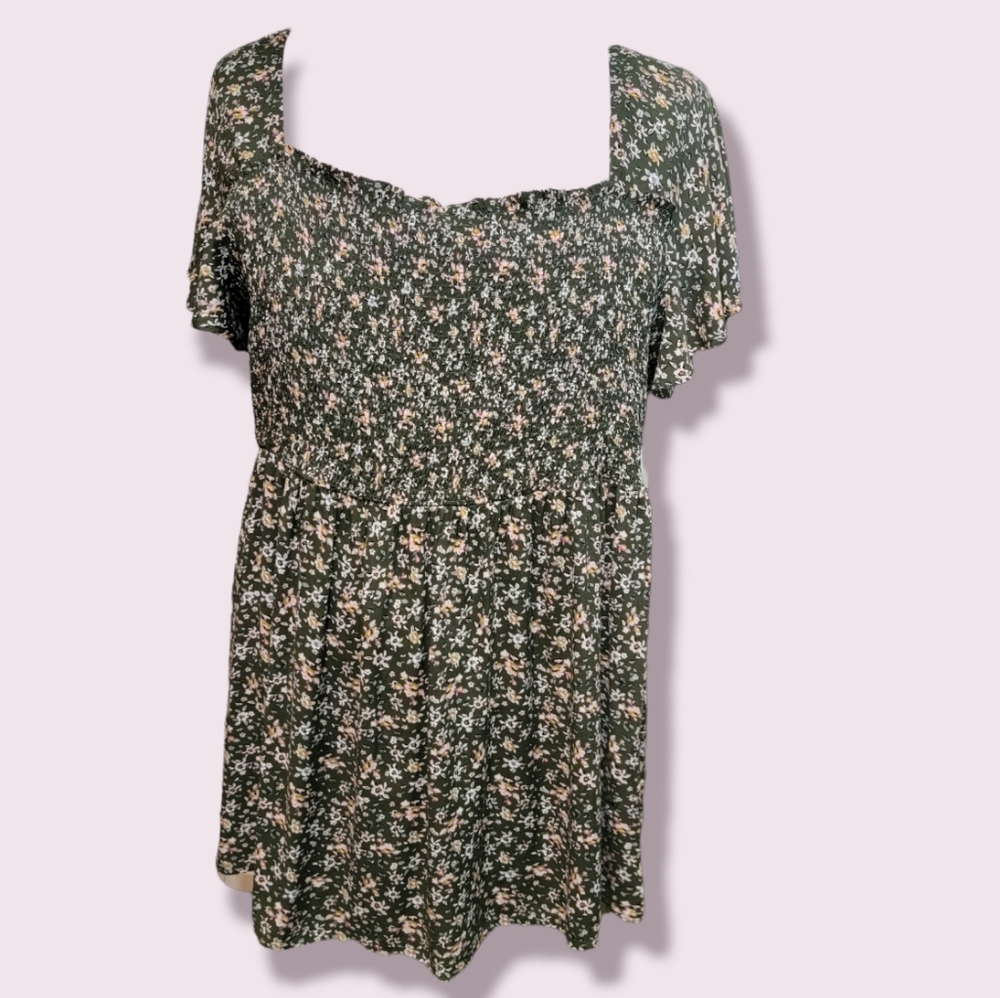 Woman's Plus Size Blouse Top with Shirred top. 3X 4X 30 32 ~ New without tags